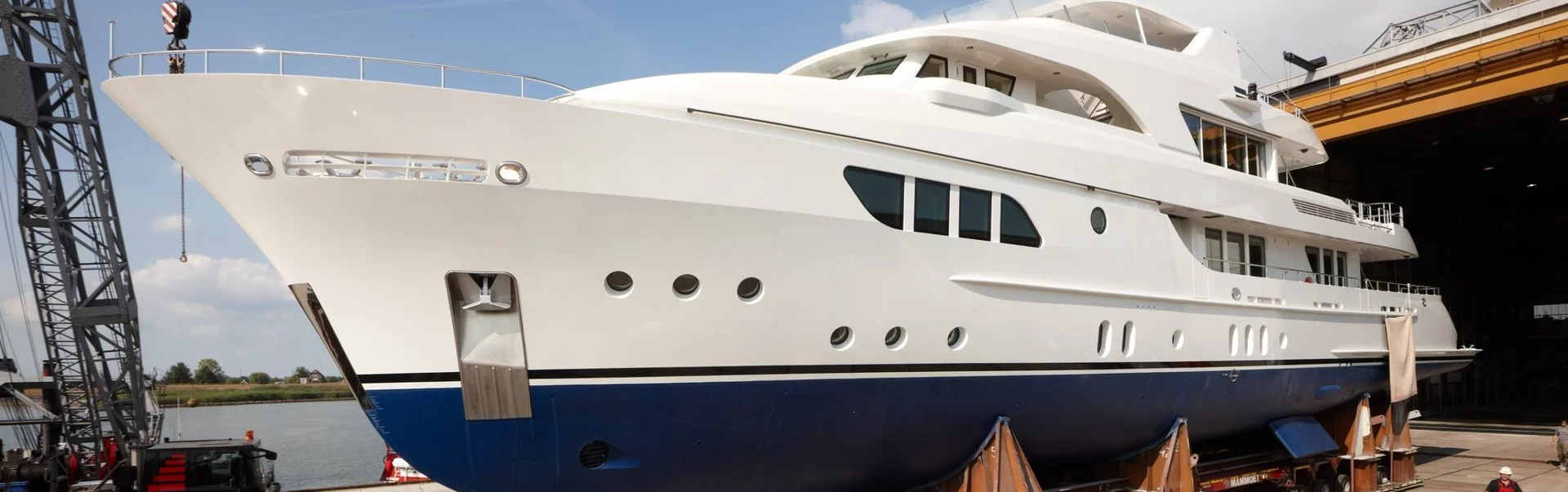 INS Yacht Surveyor -